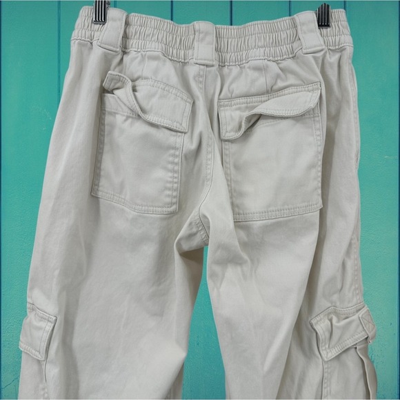 HOLLISTER Women's 2R / W26R Low-Rise Baggy Leg Cotton Cargo Pants in Light Beige - Picture 6 of 11